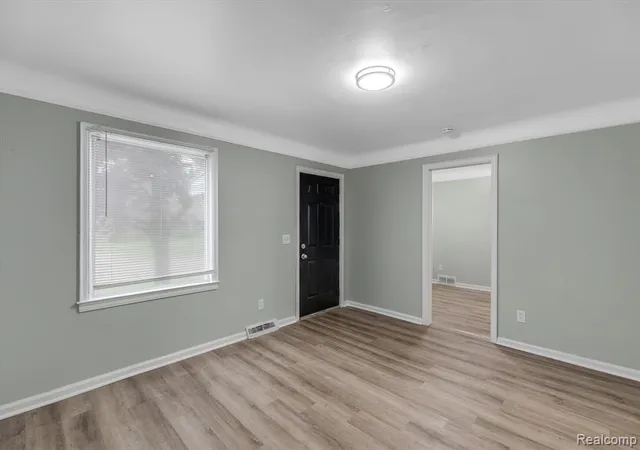 Homes for sale in Harper Woods, MI | 20000 Roscommon St, Harper Woods, MI 48225 | MLS# 60392617