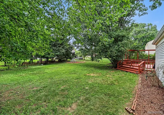 Photo 33 of Single family home for sale at 35810 Fredericksburg Rd, Farmington Hills, MI 48331 | MLS# 61014072 | Listing updated on 2026-08-23