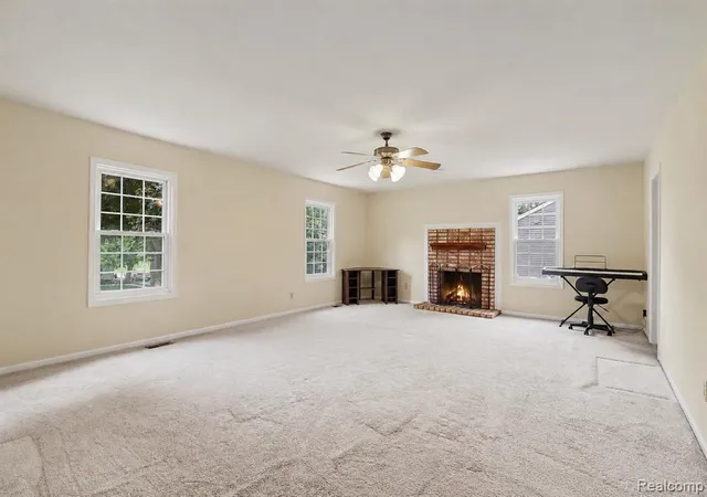 Photo 4 of Single family home for sale at 35810 Fredericksburg Rd, Farmington Hills, MI 48331 | MLS# 61014072 | Listing updated on 2026-08-23