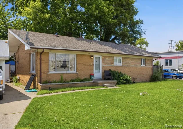Photo 2 of Single family home for sale at 117 N Groesbeck Hwy, Mount Clemens, MI 48043 5424 | MLS# 61009258 | Listing updated on 2026-09-05