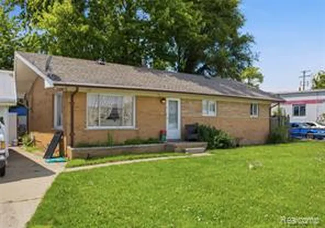 Homes for sale in Mount Clemens, MI | 117 N Groesbeck Hwy, Mount Clemens, MI 48043 | MLS# 61009258