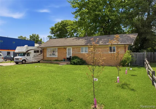 Photo 3 of Single family home for sale at 117 N Groesbeck Hwy, Mount Clemens, MI 48043 5424 | MLS# 61009258 | Listing updated on 2026-09-05