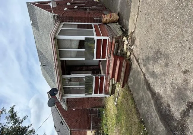 2nd image of 9394 Sorrento St, Detroit, MI 48228 2676 | MLS# 60990613