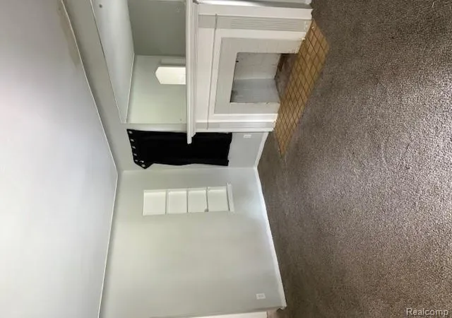 3rd image of 9394 Sorrento St, Detroit, MI 48228 2676 | MLS# 60990613