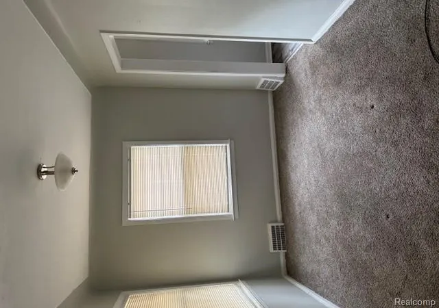 4th image of 9394 Sorrento St, Detroit, MI 48228 2676 | MLS# 60990613