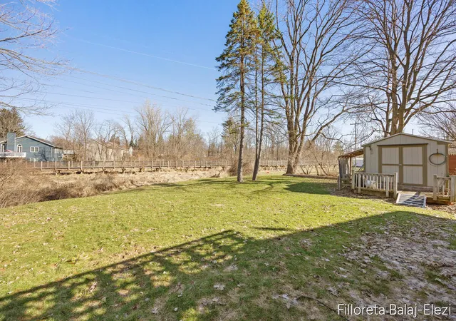 30th image of 5023 Creekview Dr, Grand Rapids, MI 49508 | MLS# 70519379
