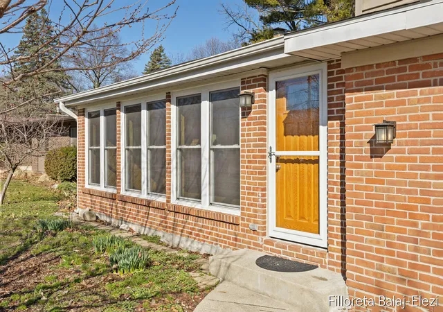 Photo 3 of Sale Pending at 5023 Creekview Dr, Grand Rapids, MI 49508 | MLS# 70519379 | Listing updated on 2026-03-19