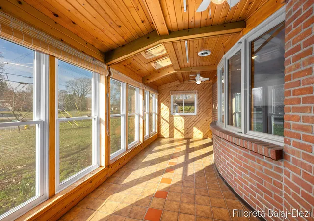 Photo 4 of Sale Pending at 5023 Creekview Dr, Grand Rapids, MI 49508 | MLS# 70519379 | Listing updated on 2026-03-19