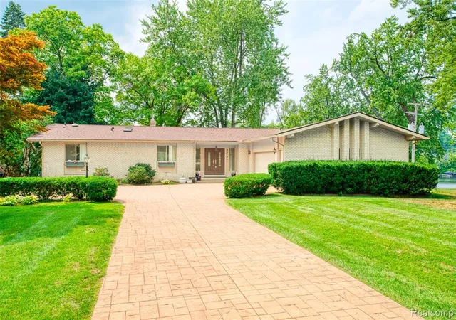 1st image of 3212 Edgewood Park Dr, Commerce Township, MI 48382 | MLS# 61022146