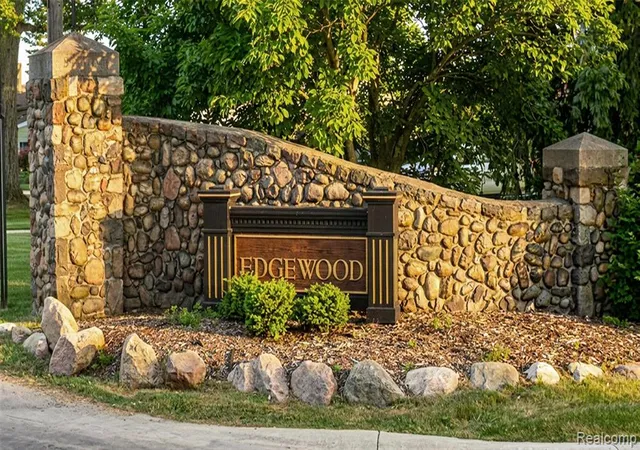 58th image of 3212 Edgewood Park Dr, Commerce Township, MI 48382 | MLS# 61022146