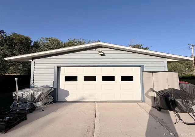 27th image of 100 Chippewa Dr, Negaunee, MI 49866 | MLS# 50219299