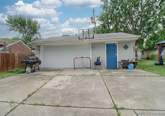 Homes for sale in Lincoln Park, MI | 1813 Buckingham Ave, Lincoln Park, MI 48146 | MLS# 61001475