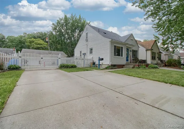 Homes for sale in Lincoln Park, MI | 1813 Buckingham Ave, Lincoln Park, MI 48146 | MLS# 61001475