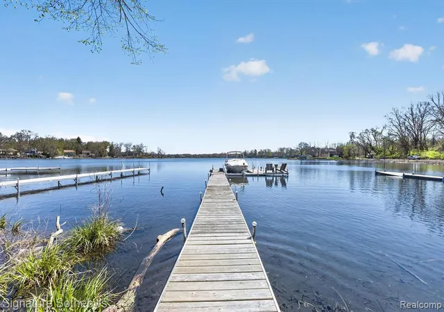 Homes for sale in Commerce Township, MI | 3341 Newton Rd, Commerce Township, MI 48382 | MLS# 60986206