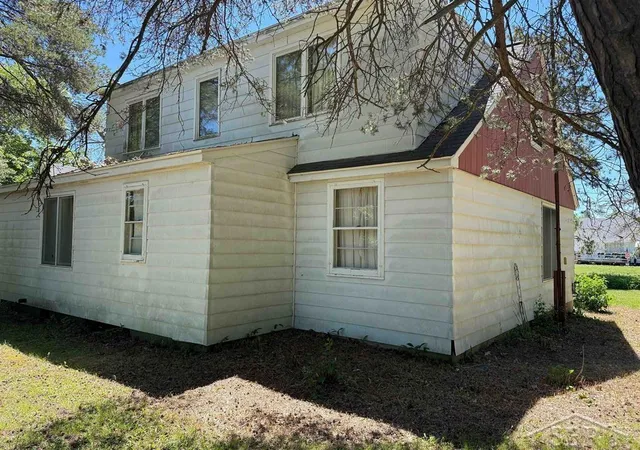 3rd image of 1800 W Shepherd Rd, Midland, MI 48642 | MLS# 50211637