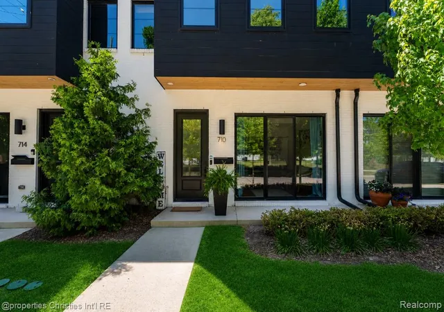 Photo 2 of Condo for sale at 710 Parent, Royal Oak, MI 48067 | MLS# 61006219 | Listing updated on 2026-08-30