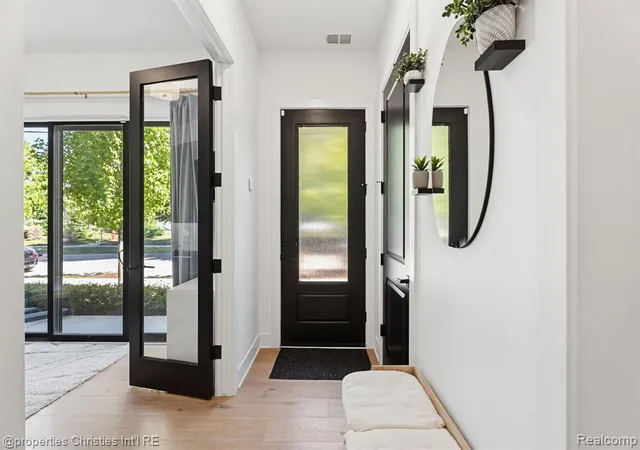 Photo 3 of Condo for sale at 710 Parent, Royal Oak, MI 48067 | MLS# 61006219 | Listing updated on 2026-08-30