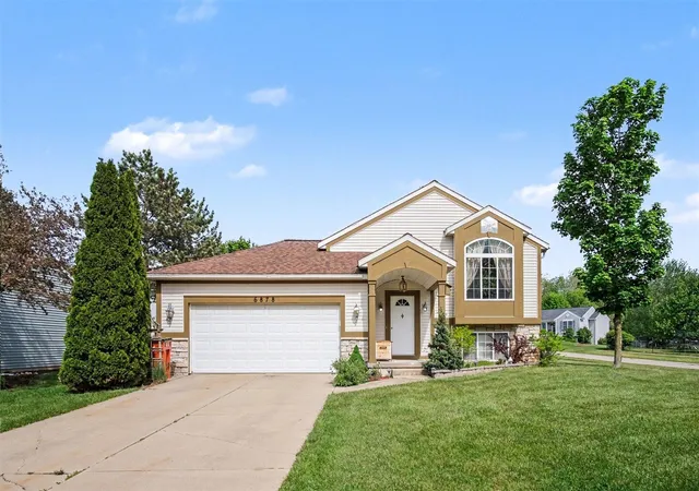 Homes for sale in Comstock Park, MI | 6878 Lake Bluff Dr, Comstock Park, MI 49321 | MLS# 70540220