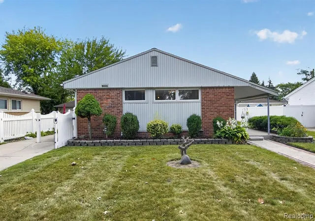 Photo 1 of Single family home for sale at 2565 Norwood Rd, Trenton, MI 48183 2463 | MLS# 61025399 | Listing updated on 2026-09-07