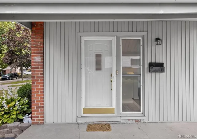 Photo 2 of Single family home for sale at 2565 Norwood Rd, Trenton, MI 48183 2463 | MLS# 61025399 | Listing updated on 2026-09-07
