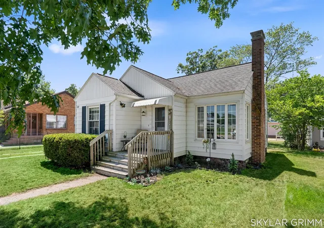 2nd image of 701 Fowler St, Muskegon, MI 49445 | MLS# 70544868