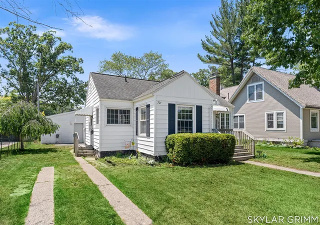 3rd image of 701 Fowler St, Muskegon, MI 49445 | MLS# 70544868