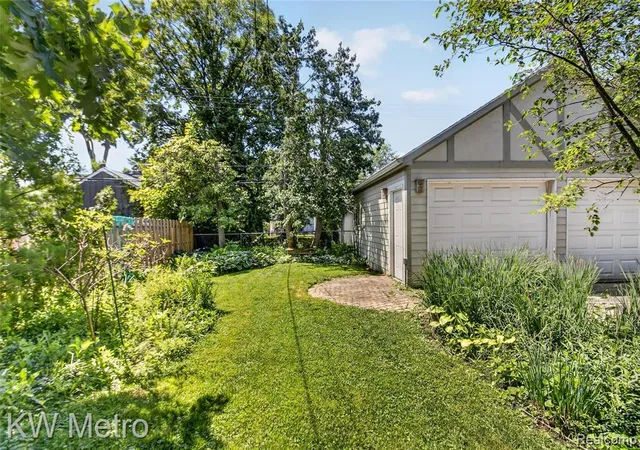 Photo 18 of Single family home for sale at 1823 W Houstonia Ave, Royal Oak, MI 48073 3995 | MLS# 61002228 | Listing updated on 2026-08-30
