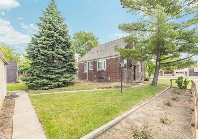 Homes for sale in Harper Woods, MI | 19505 Kelly Rd, Harper Woods, MI 48225 | MLS# 50211124