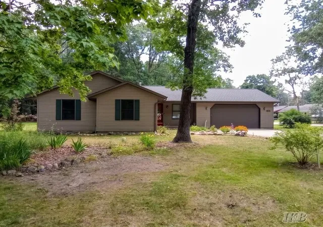 Homes for sale in Houghton Lake, MI | 105 Marigold Ln, Houghton Lake, MI 48629 | MLS# 50214211