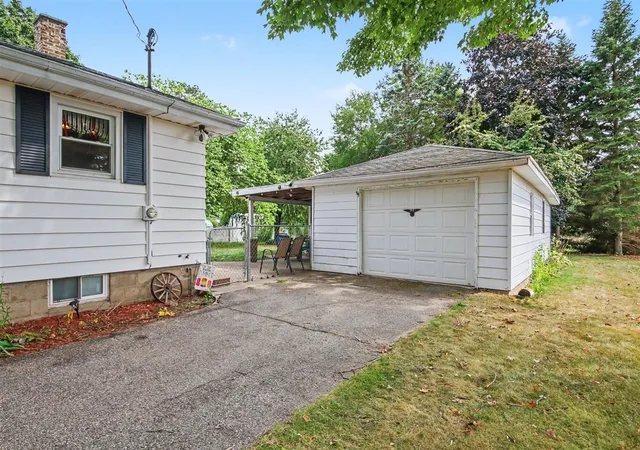 3rd image of 222 Woodrow St, Fremont, MI 49412 | MLS# 70551934