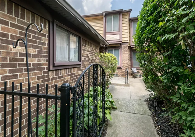 Photo 2 of Condo for sale at 32143 W 12 Mile Rd, Farmington Hills, MI 48334 | MLS# 70547587 | Listing updated on 2026-08-28