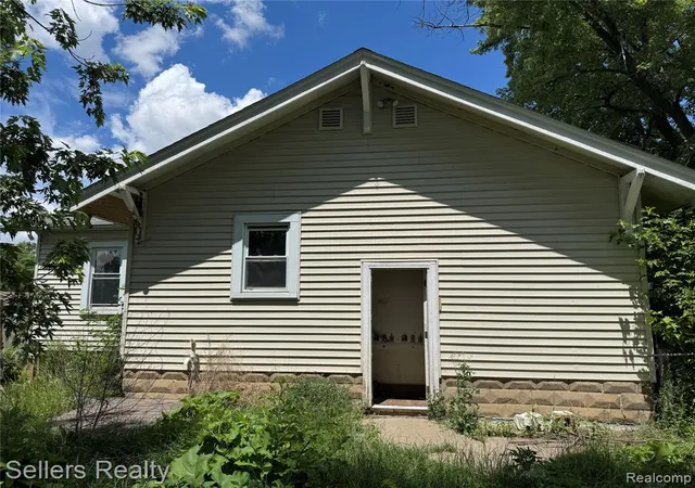 Homes for sale in Burton, MI | 2060 E Williamson St, Burton, MI 48529 | MLS# 61005224
