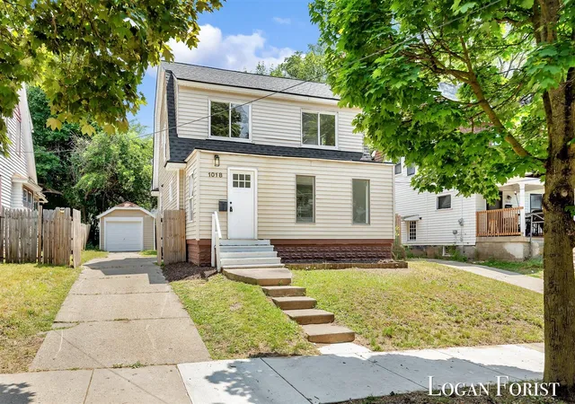 Photo 2 of Single Family Residence at 1018 Cooper Ave, Grand Rapids, MI 49507 | MLS# 70475702 | | Sold on 2025-07-31