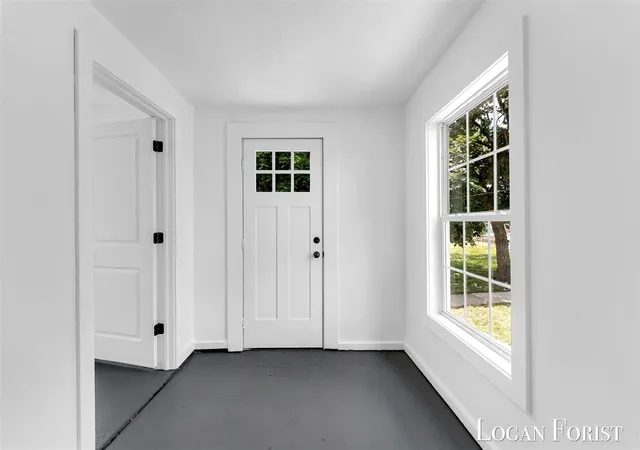 Photo 4 of Single Family Residence at 1018 Cooper Ave, Grand Rapids, MI 49507 | MLS# 70475702 | | Sold on 2025-07-31