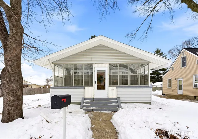 Photo 1 of Sale Pending at 341 Holly St, Grand Rapids, MI 49548 | MLS# 70513835 | Listing updated on 2026-02-10