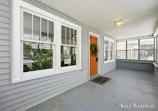 Photo 3 of Sale Pending at 341 Holly St, Grand Rapids, MI 49548 | MLS# 70513835 | Listing updated on 2026-02-10