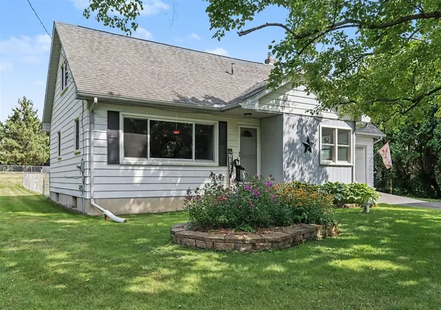 Photo 3 of Single family home for sale at 7708 N 41st St, Augusta, MI 49012 | MLS# 70555325 | Listing updated on 2026-09-16