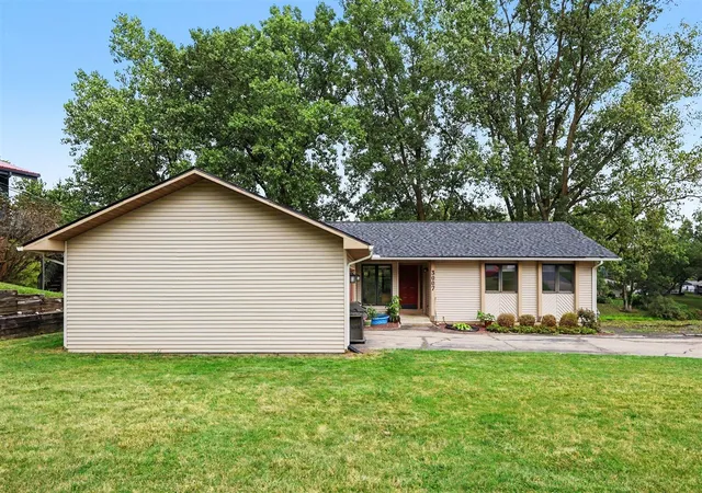 Photo 3 of Sale Pending at 3007 Moraine Dr, Brighton, MI 48114 | MLS# 70554991 | Listing updated on 2026-09-03