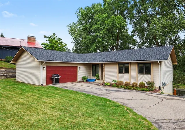 Photo 3 of Sale Pending at 3007 Moraine Dr, Brighton, MI 48114 | MLS# 70554991 | Listing updated on 2026-09-03