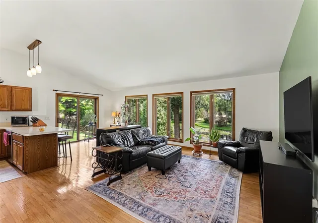 Photo 4 of Sale Pending at 3007 Moraine Dr, Brighton, MI 48114 | MLS# 70554991 | Listing updated on 2026-09-03