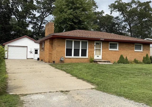 2nd image of 1962 Francis Ave, Muskegon, MI 49442 | MLS# 70554102