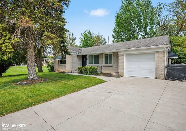 Homes for sale in Mount Clemens, MI | 245 N Broadway St, Mount Clemens, MI 48043 | MLS# 50209562