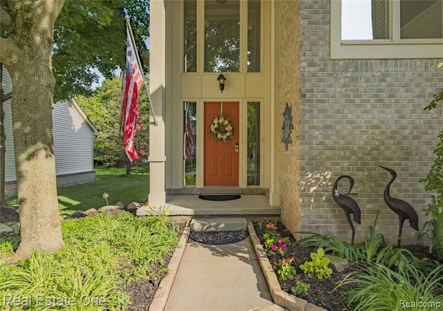 Homes for sale in West Bloomfield, MI | 7105 Winding Brook Ct, West Bloomfield, MI 48322 3585 | MLS# 61005536