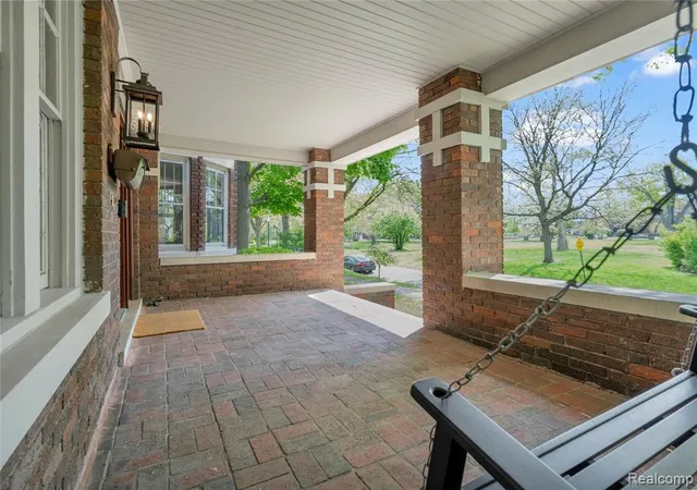 4th image of 658 Longfellow St, Detroit, MI 48202 1510 | MLS# 60997837