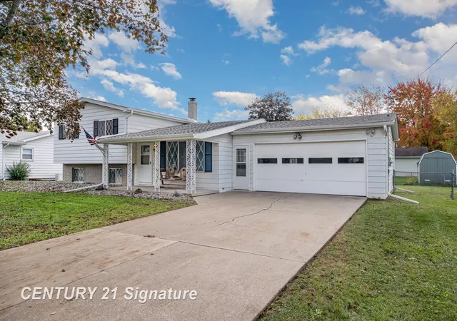 Photo 2 of Sale Pending at 871 Doro Ln, Saginaw, MI 48604 | MLS# 50192537 | Listing updated on 2025-12-08