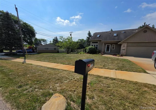 Photo 5 of Sale Pending at 41921 Tamara St, Novi, MI 48375 | MLS# 61012800 | Listing updated on 2026-07-21