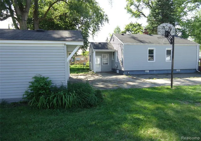 Photo 5 of Sale Pending at 142 E Rowland, Madison Heights, MI 48071 | MLS# 60998056 | Listing updated on 2026-08-18