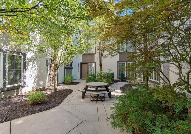 Photo 3 of Sale Pending at 2026 Celadon Dr, Grand Rapids, MI 49525 | MLS# 70494227 | Listing updated on 2025-10-02