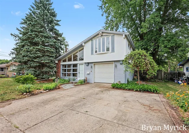 Photo 3 of Sale Pending at 202 E 25th Street, Holland, MI 49423 | MLS# 70550421 | Listing updated on 2026-08-12