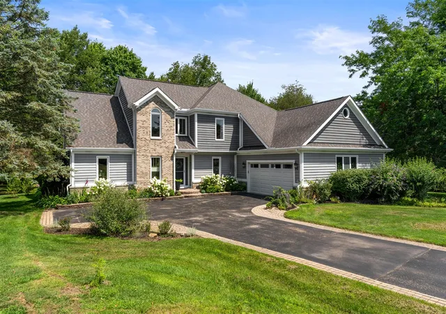 Photo 3 of Sale Pending at 5440 Ridge Trl, Clarkston, MI 48348 | MLS# 70551262 | Listing updated on 2026-08-30